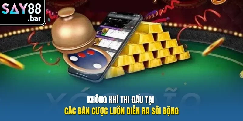 Không khí thi đấu tại các bàn cược luôn diễn ra sôi động